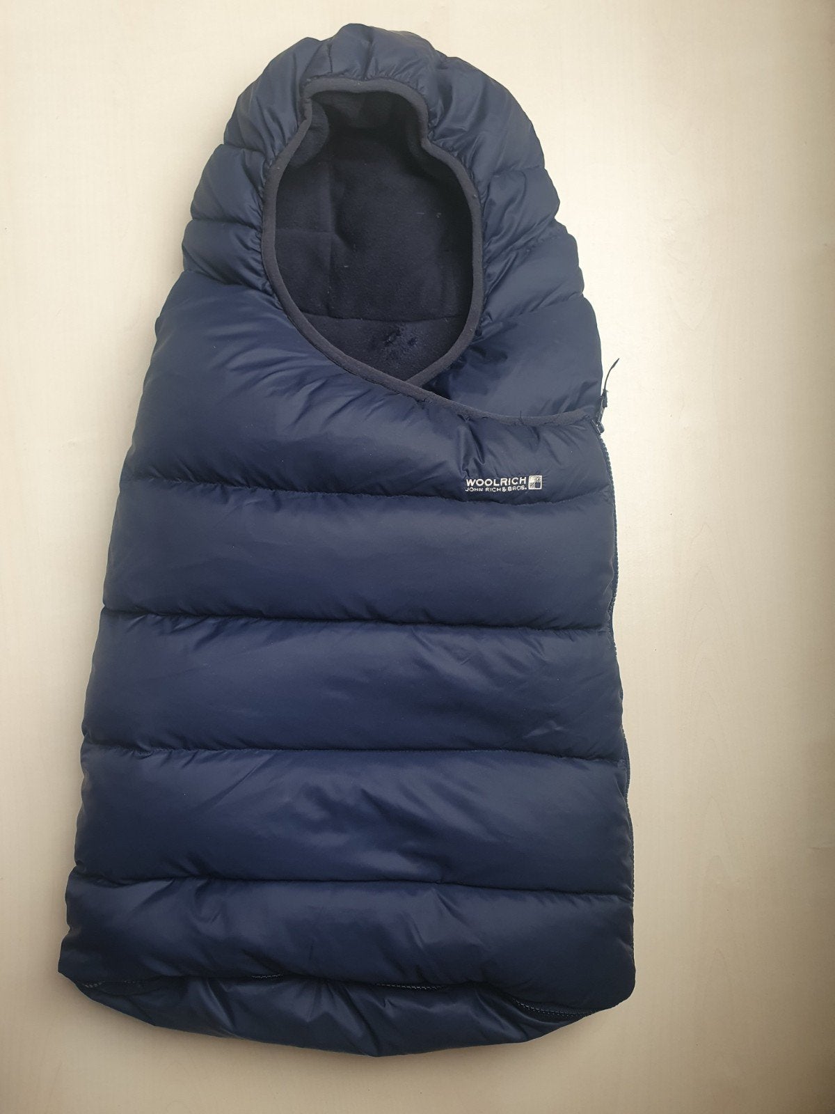 Woolrich dons slaapzak/voetenzak voor baby (0-6 maanden), Kinderen en Baby's, Zo goed als nieuw, Temperatuurregulerend, Slaapzak