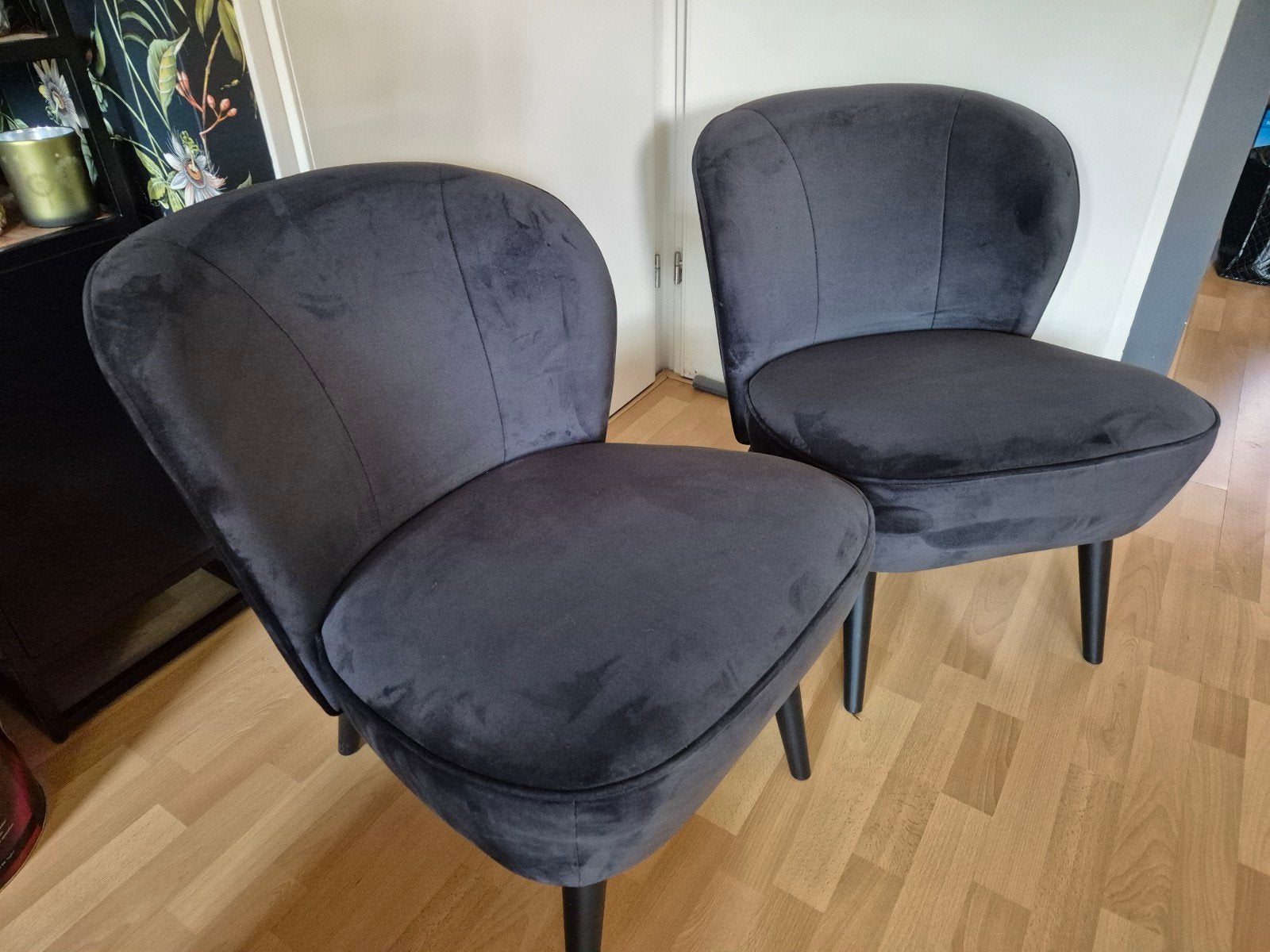 Twee Stijlvolle zwarte fluwelen fauteuil van het merk WOOD, Ophalen, Twee, Zwart, Modern, Elegant