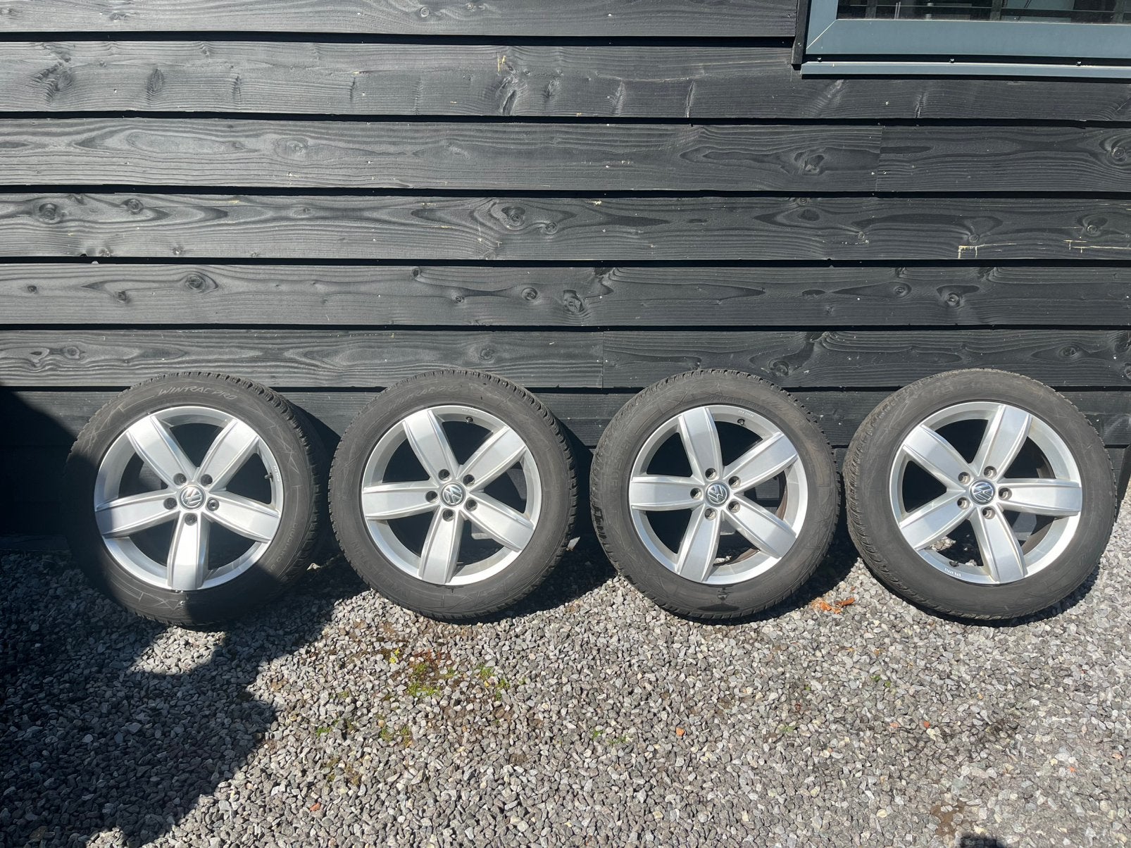 Vredestein winterbanden met velg Volkswagen passat 215/55/17, Auto-onderdelen, Banden en Velgen, Ophalen, 215 mm, 17 inch, Winterbanden