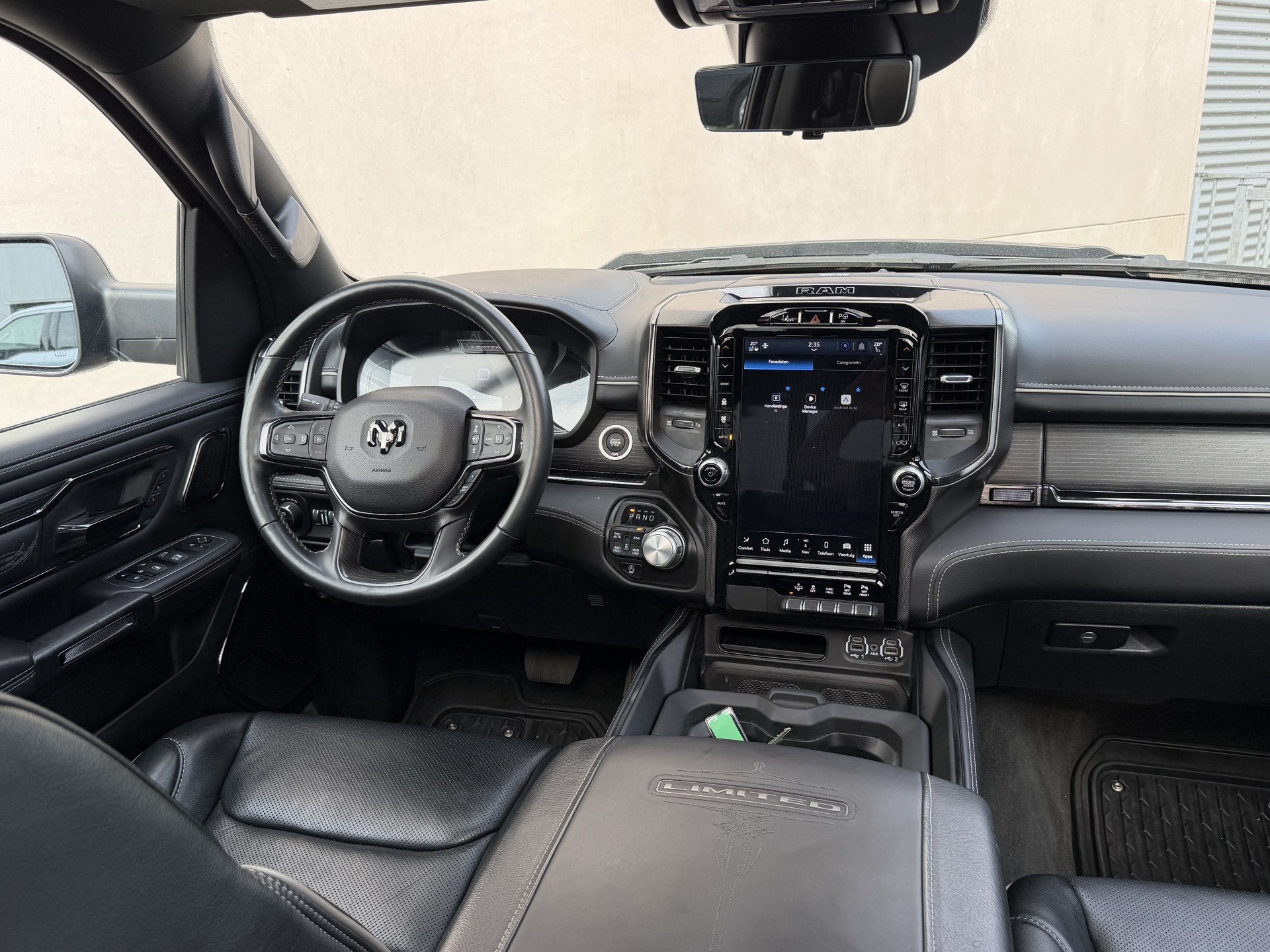 Dodge Ram 1500 5.7 V8 4x4 Crew Cab Limited Luchtvering-Pano-, Automaat, Gebruikt, 5654 cc, Met garantie (alle)