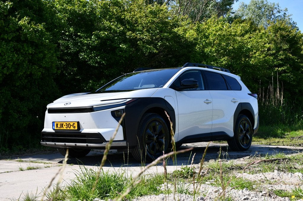 Toyota bZ4X Touring Executive AWD 75 kWh 380pk | Panoramadak, Auto's, Toyota, 12 maanden, Gebruikt, 204 min, 24 min