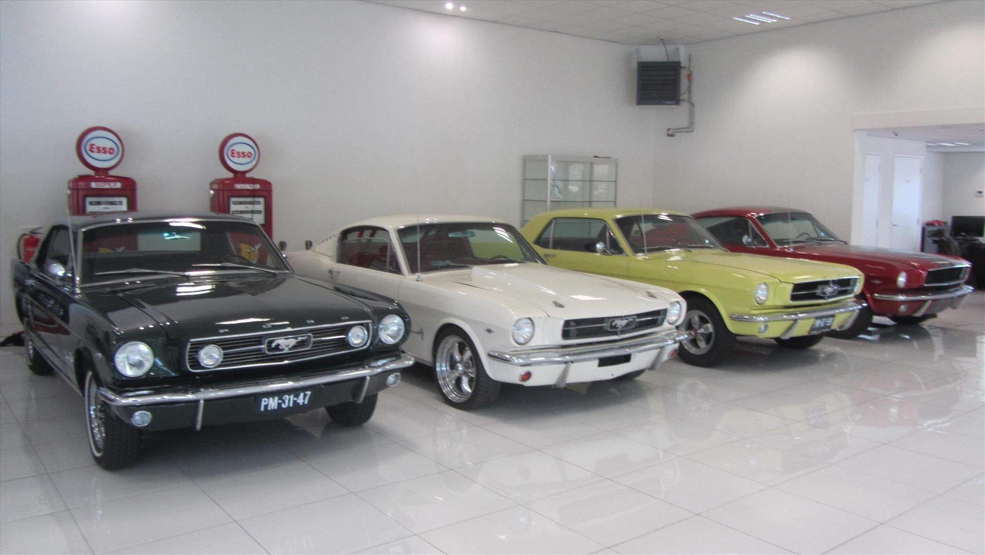 Ford Mustang Wij hebben diverse mustangs op voorraadprijs va, Auto's, Ford, Gebruikt, Zwart, 4 stoelen, Bedrijf