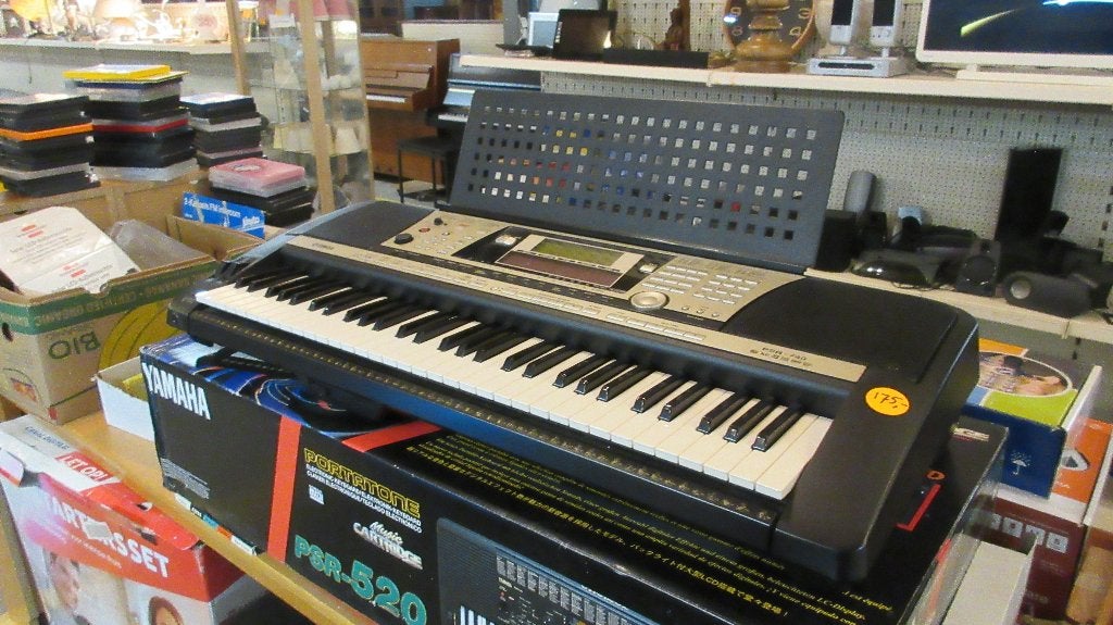 Yamaha Portatone PSR-740 Keyboard - Zo goed als nieuw, Muziek en Instrumenten, Ophalen, 61 toetsen, Zo goed als nieuw, Midi-aansluiting