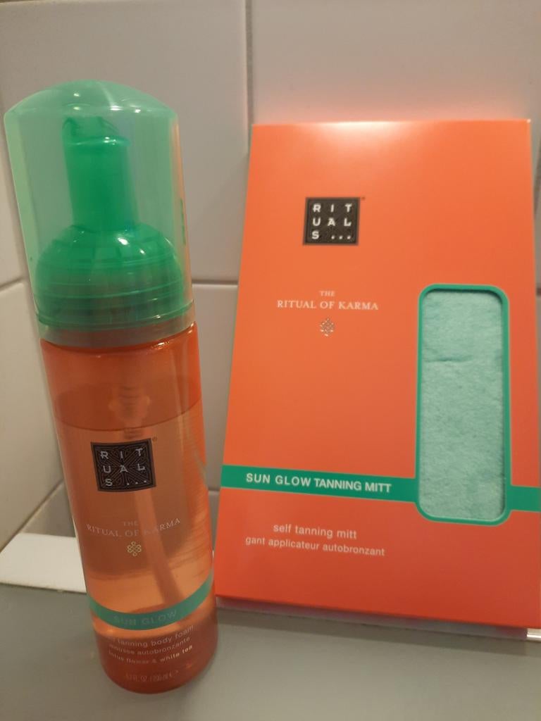 Rituals of Karma Zelfbruiner (200ml) + Handschoen - Nieuw, Ophalen of Verzenden, Nieuw, Overige typen