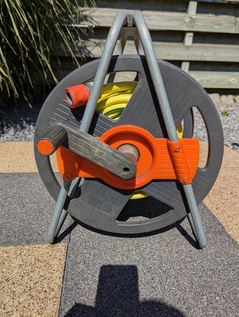 Black & Decker tuinhaspel 25 meter, Ophalen, Zo goed als nieuw, Tuinslanghaspel