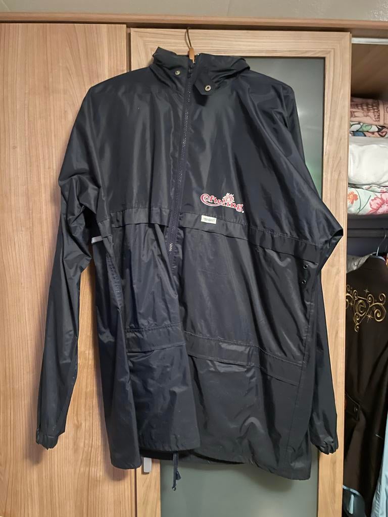 Efteling Personeel Regenjas - Zwart, Verzamelen, Efteling, Ophalen of Verzenden, Zo goed als nieuw, Kleding