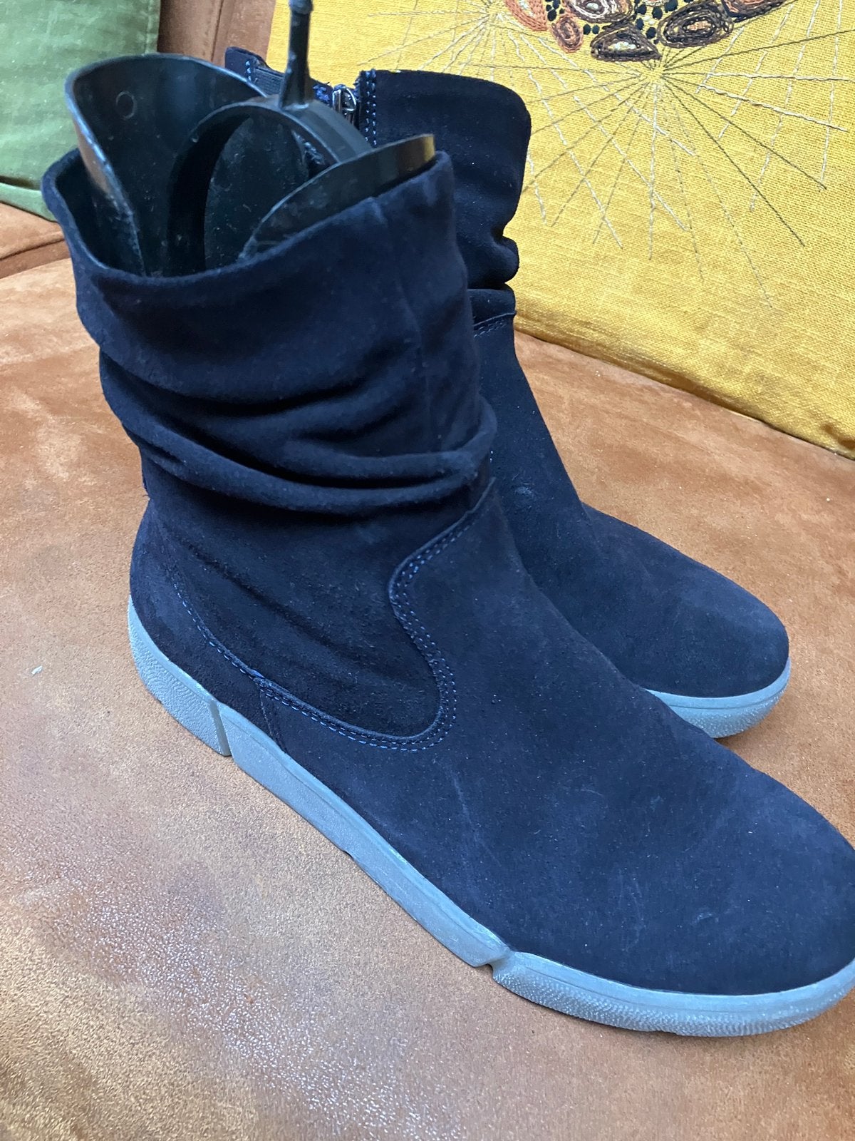 Zwarte suede enkellaarsjes van Ara mt 39, Ophalen of Verzenden, Zo goed als nieuw, Zwart