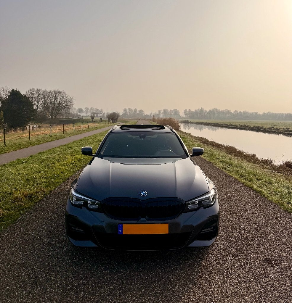 BMW 330e Touring MSport, Dealeronderhouden +3 jaar onderhoud, Auto's, Automaat, 1998 cc, Achterwielaandrijving, Zwart