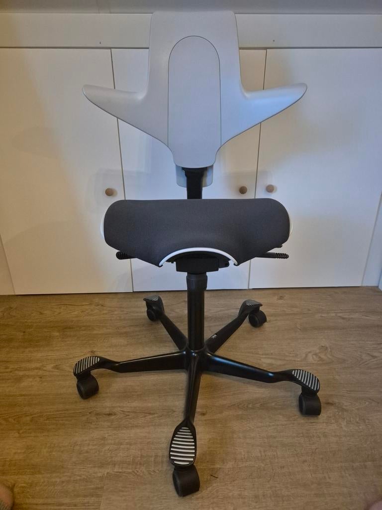 HAG Capisco Puls ergonomische bureaustoel (zgan), Ophalen, Zo goed als nieuw, Grijs, Bureaustoel