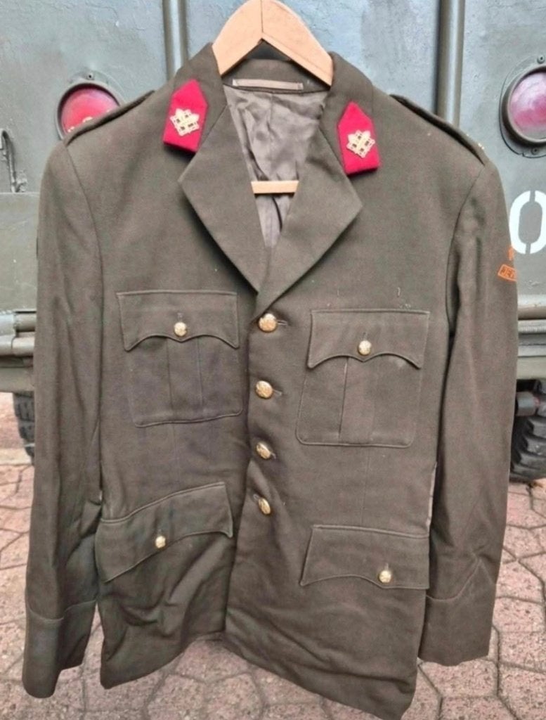 originele uniformjas van het DT,  Koninklijke Landmacht., Ophalen of Verzenden, Landmacht, Nederland, Kleding of Schoenen