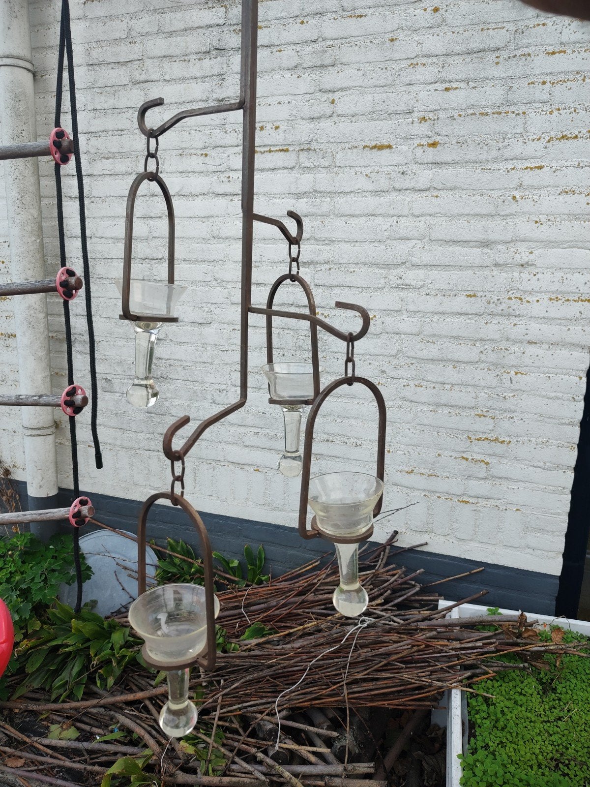 smeedijzeren kandelaar met glazen houders on op te hangen, Ophalen of Verzenden, Gebruikt, Kandelaar