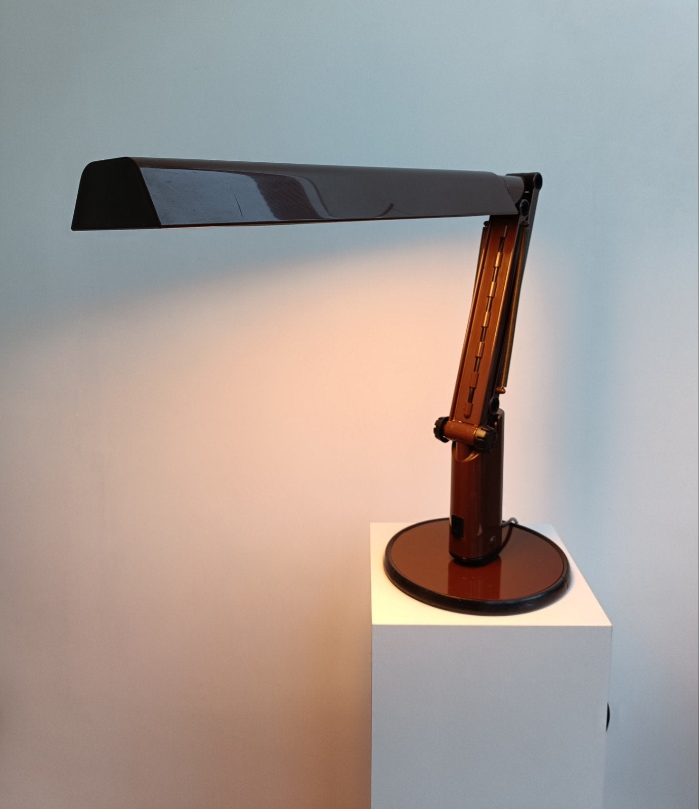 Fagerhults “Lucifer” bureaulamp – Zweden, ca. jaren ’80, Antiek en Kunst, Ophalen, Gesigneerd, Kunststof, 51 cm