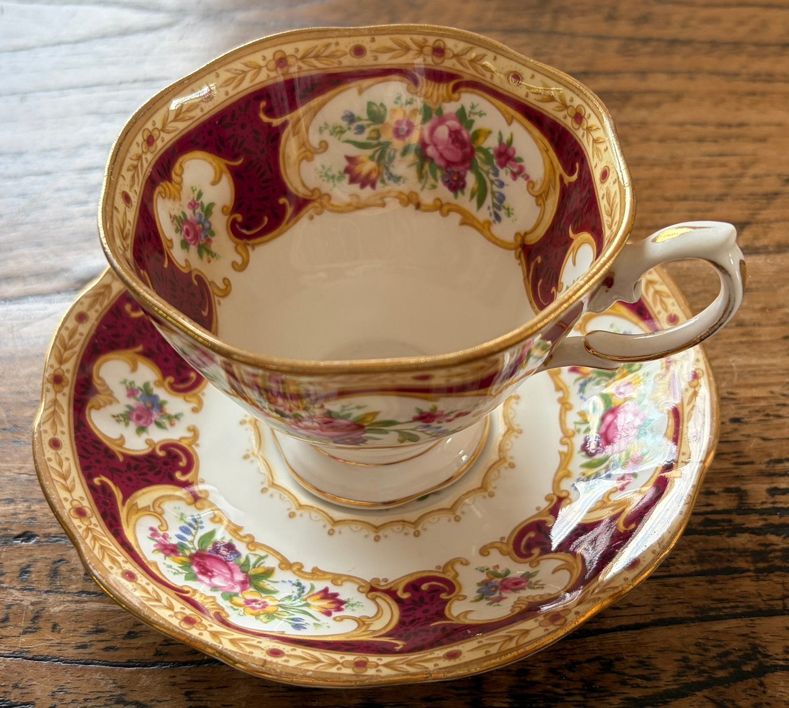 Royal Albert lady hamilton kop en schotel, Antiek en Kunst, Ophalen