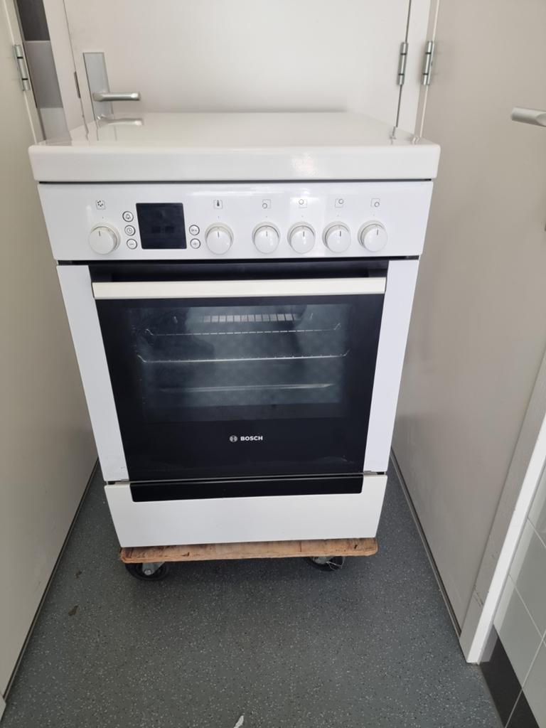 Bosch gasfornuis met heteluchtoven, Gebruikt, Gas, Vrijstaand, 85 tot 90 cm