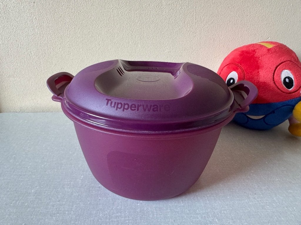 NIEUWSTAAT rijstkoker graankoker TUPPERWARE rijst  graan 3 L, Paars, Ophalen of Verzenden, Zo goed als nieuw, Met handvat