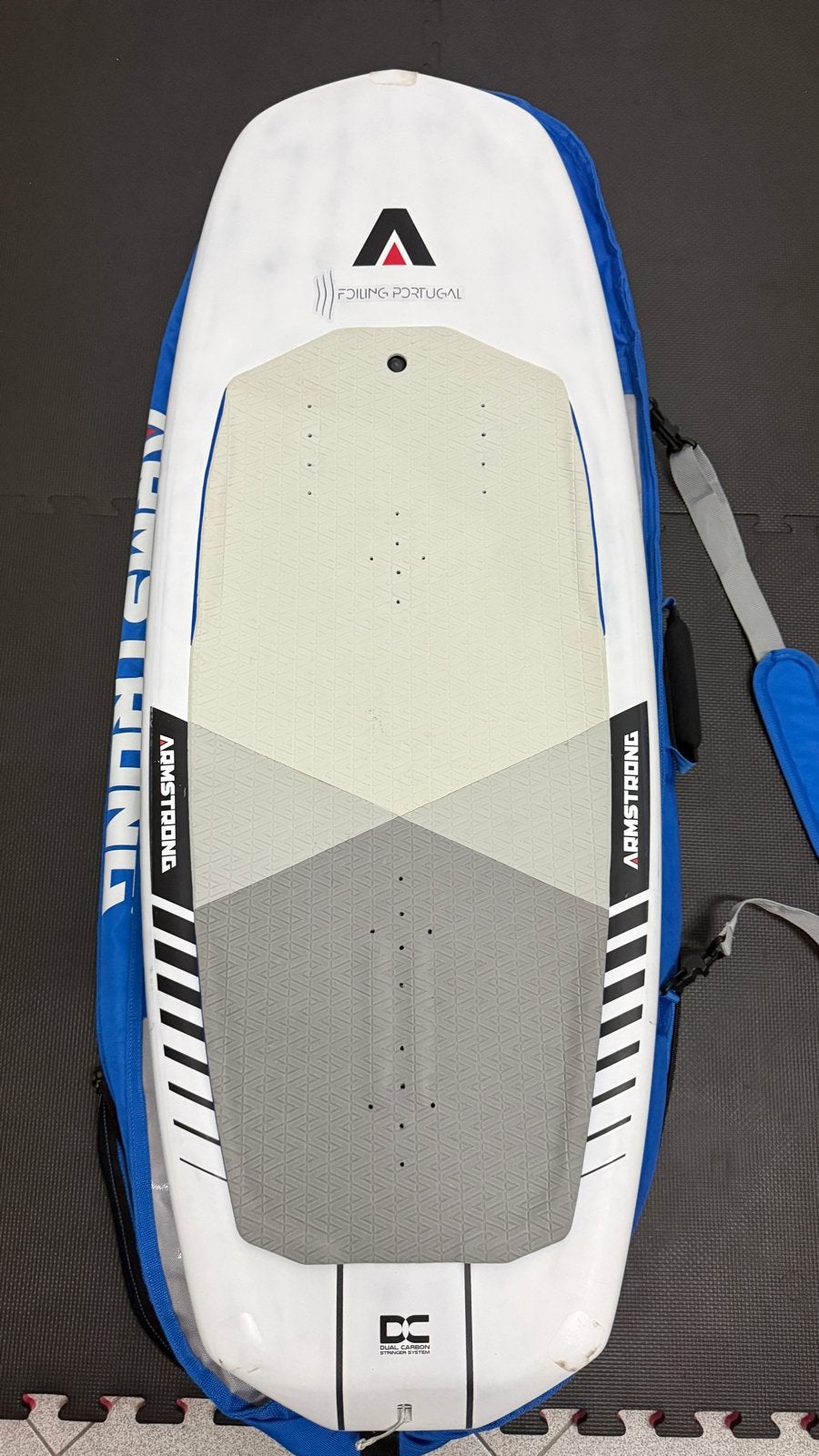 Armstrong Wing 70L Foilboard - like new, Ophalen of Verzenden, Zo goed als nieuw, Wingsurf-board