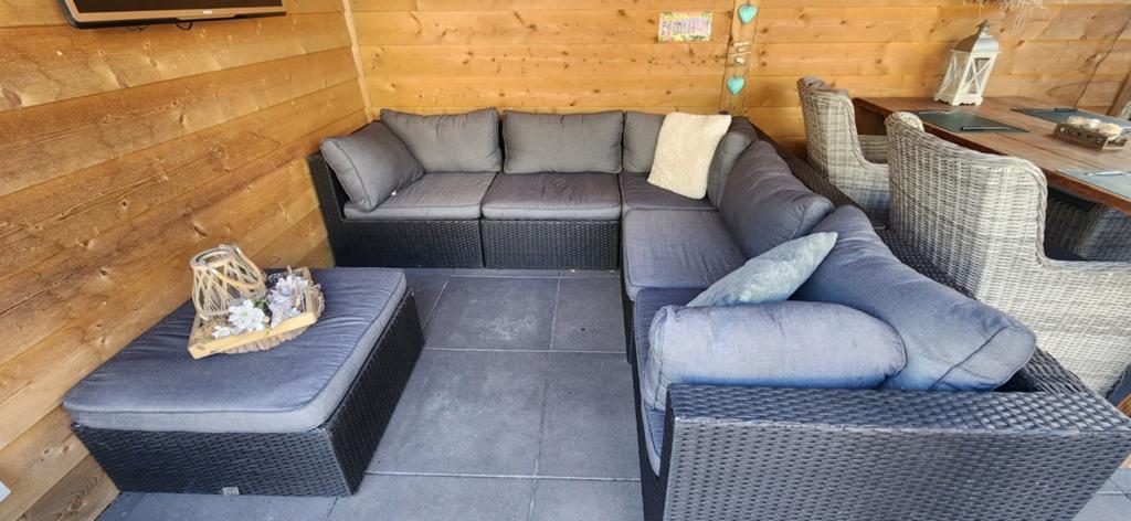 Wicker loungeset met kussens, Tuin en Terras, Tuinsets en Loungesets, 5 zitplaatsen, Gebruikt, Bank, Ophalen of Verzenden