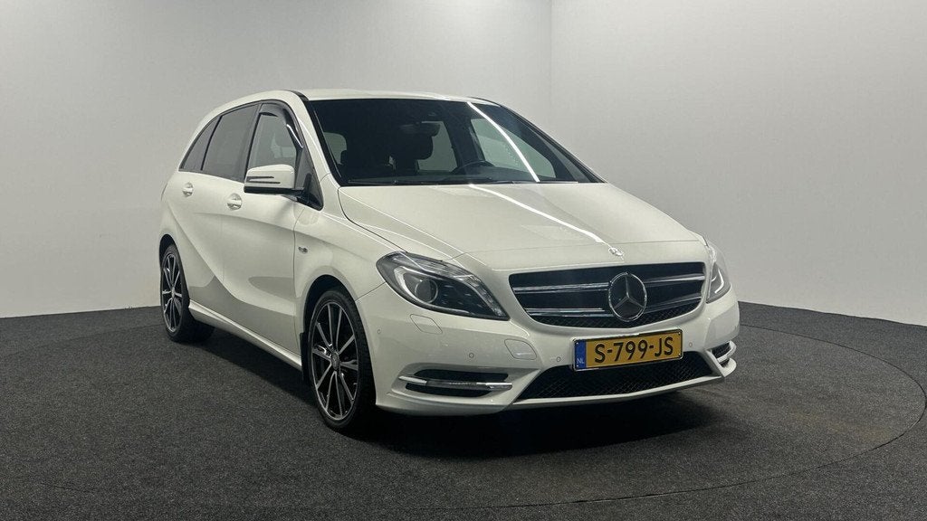 Mercedes B-klasse 180 NAVIGATIE CRUISE LEER LM., Auto's, Voorwielaandrijving, Euro 5, Gebruikt, 4 cilinders