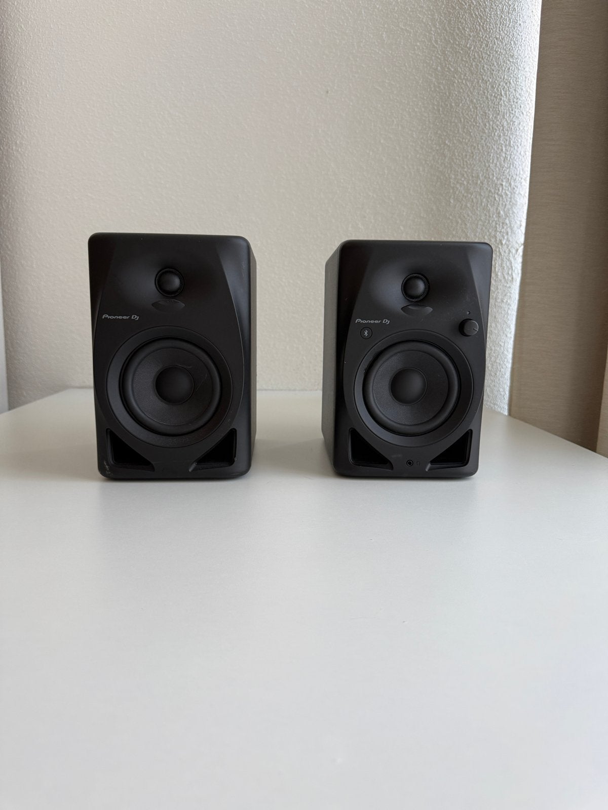 Pioneer DJ DM-40D-BT Studiomonitoren met Bluetooth, Studiomonitor, Gebruikt, Ophalen of Verzenden, Pioneer