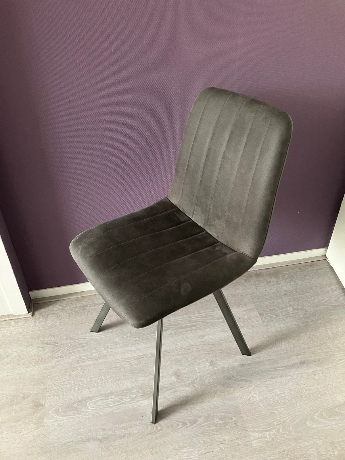 2 of 4 antracietkleurige eetstoelen, Ophalen, Twee, Modern strak, Zo goed als nieuw