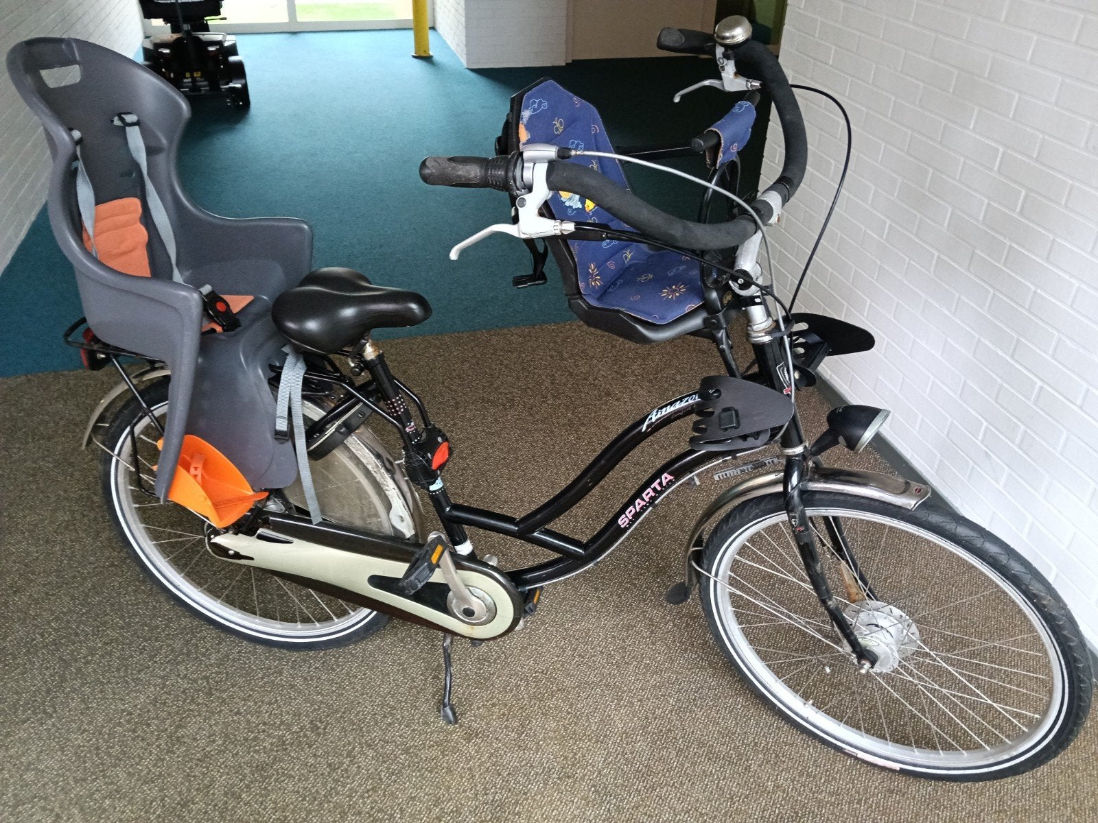 Sparta fiets met kinderzitjes (voor en achter), Ophalen, Sparta, Trommelrem, 53 tot 56 cm