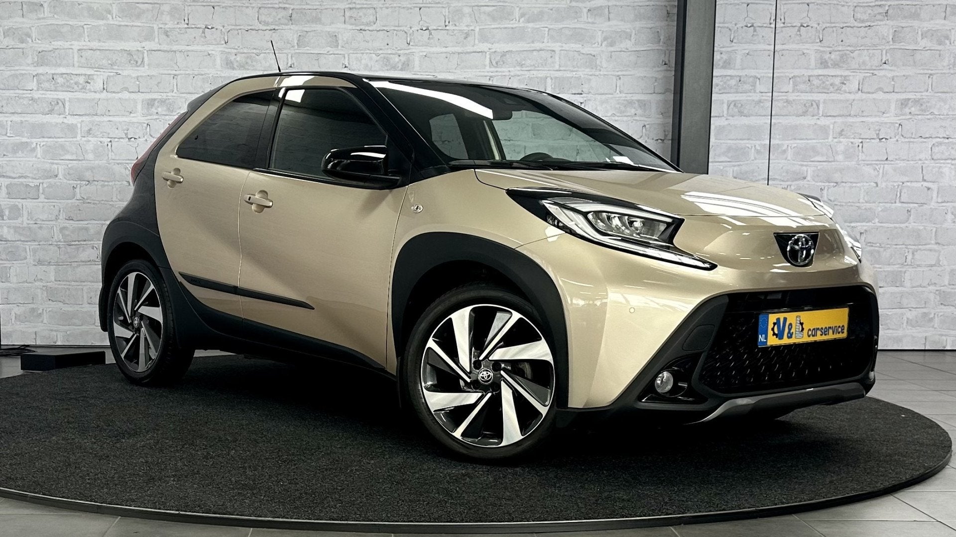 Toyota Aygo X 1.0 VVT-i S-CVT Envy / BiTone / Stoelver / Car, Stof, Gebruikt, Bruin, 4 stoelen