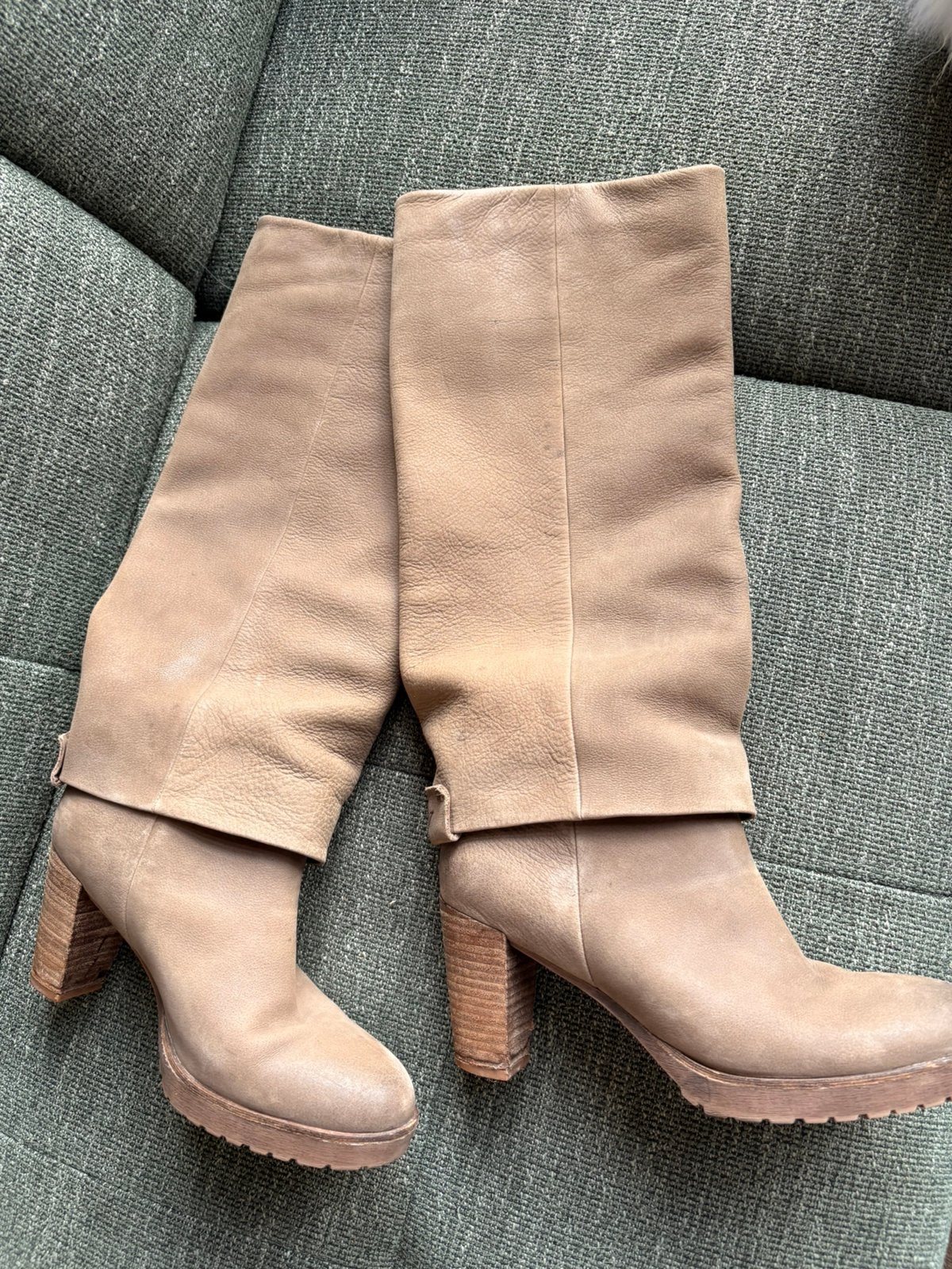 Hoge laarzen met 'flap', Walk in de the park, maat 40, Kleding | Dames, Schoenen, Hoge laarzen, Beige, Ophalen of Verzenden, Gedragen