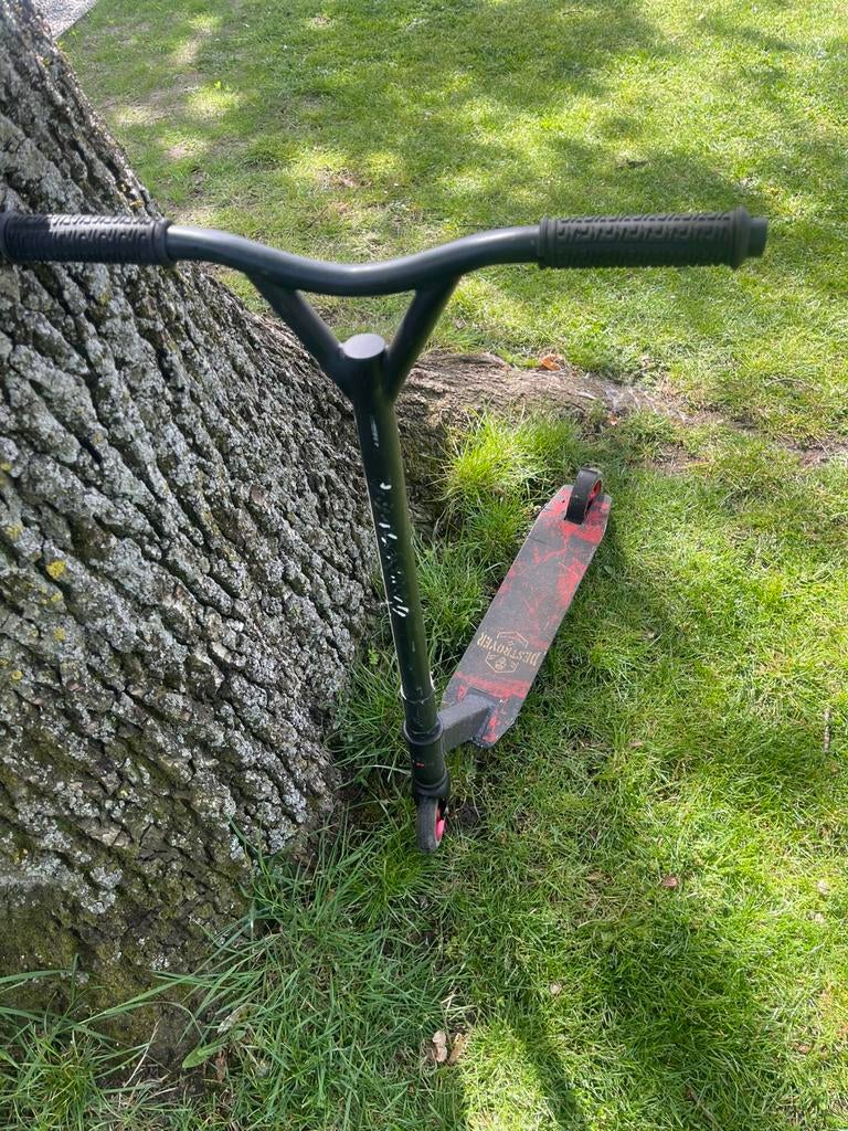 Twee stepjes gebruikt blauw en rood, Fietsen en Brommers, Ophalen, Gebruikt, Gewone step