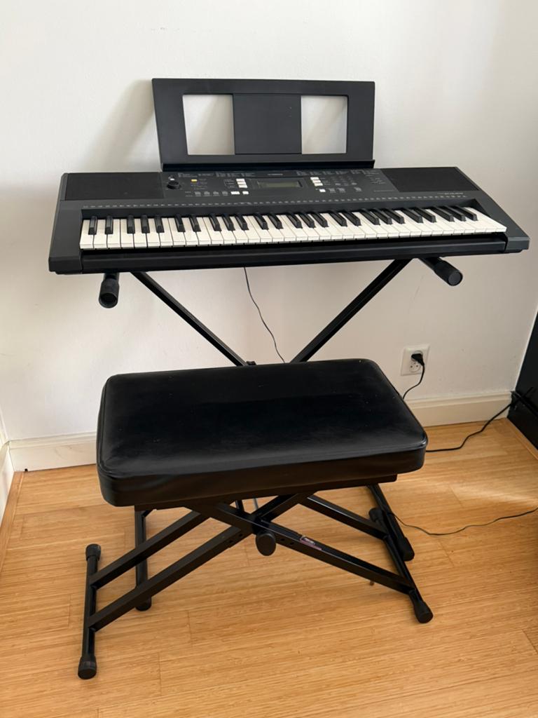 Yamaha PSR-E343 keyboard + standaard + pianokruk, Ophalen, Zo goed als nieuw, 61 toetsen, Yamaha