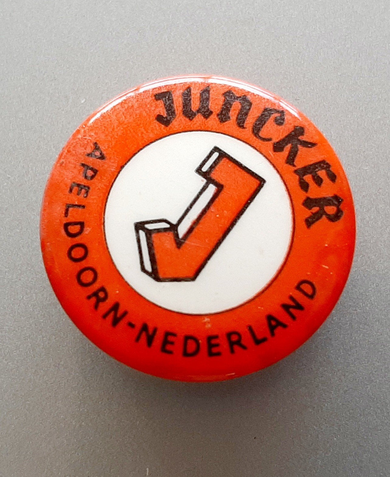 GROTE "JUNCKER" RIJWIELEN, FIETSEN, BUTTON, Verzamelen, Verzenden, Overige onderwerpen