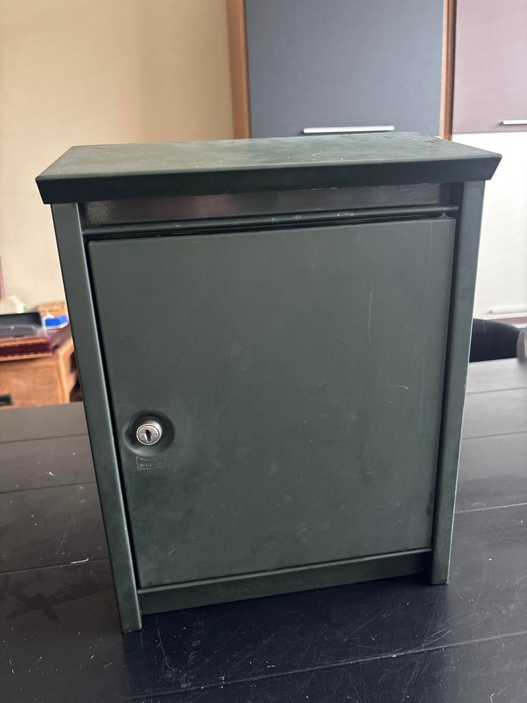 Groene metalen brievenbus met slot Brabantia, Tuin en Terras, Brievenbussen, Ophalen of Verzenden, Gebruikt, Staal, Wandbrievenbus