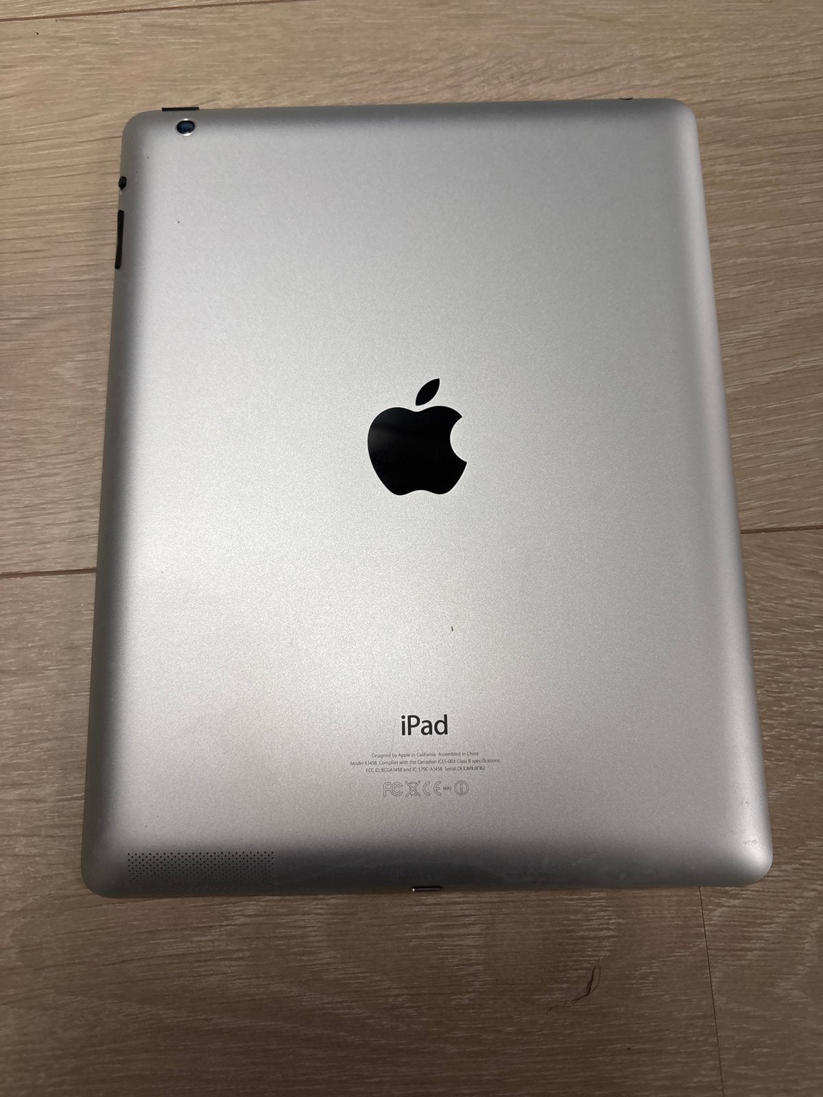 Oude iPad (Model A1458) met Smart Cover, 10 inch, Gebruikt, Apple iPad, Ophalen of Verzenden