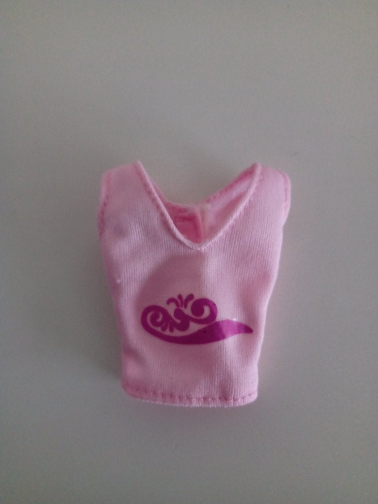 Foto 6 van Veel leuke Shirtjes voor (Barbie) Poppen (12 foto’s)