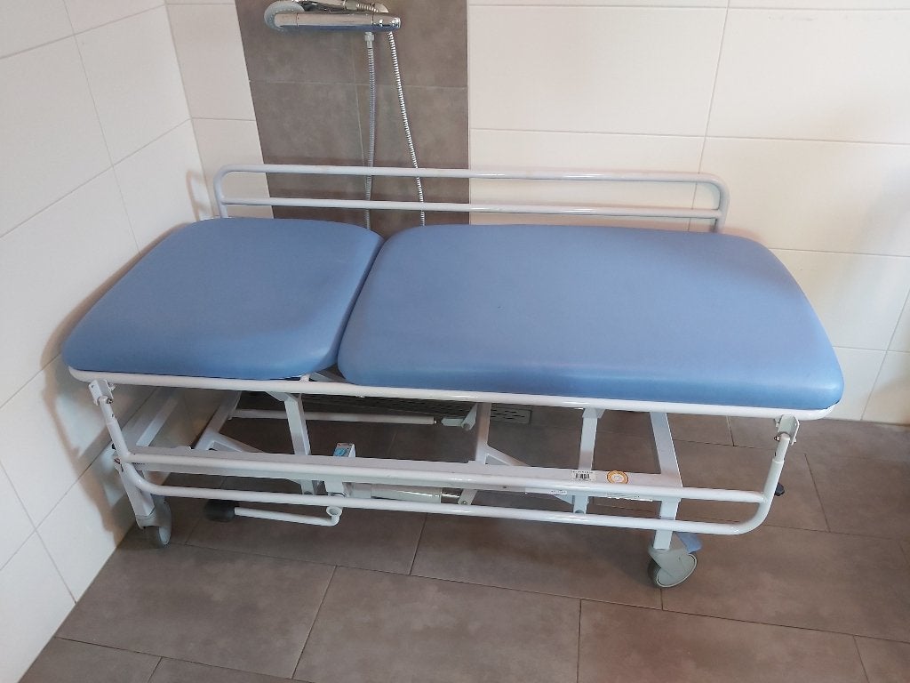 Lopital behandeltafel aankleedtafel verschoontafel, Ophalen, Gebruikt