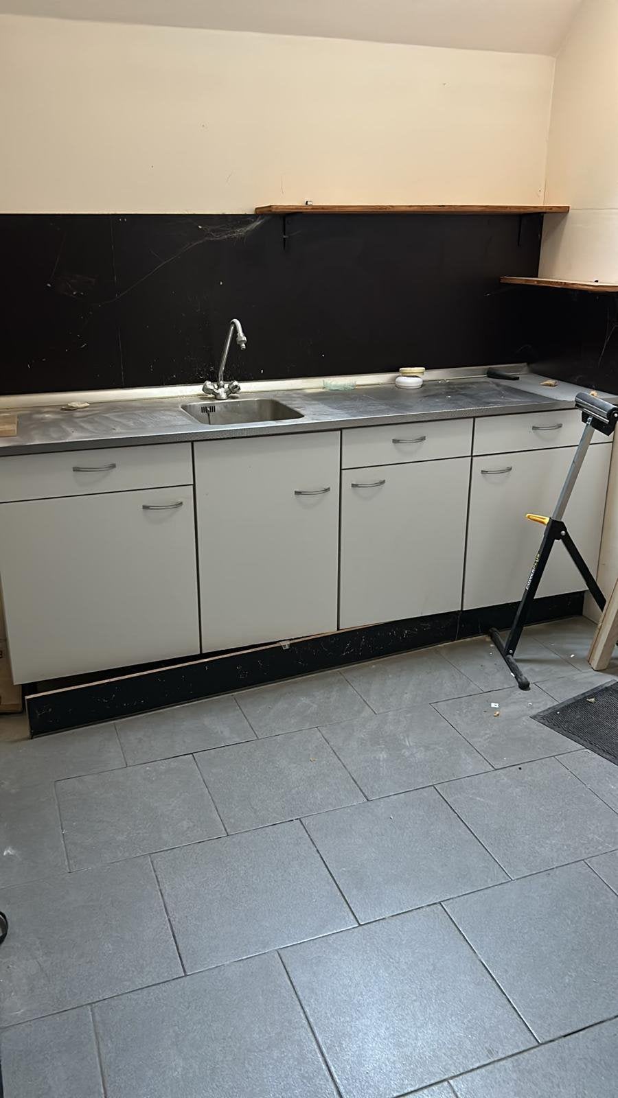 Bijkeuken / keukenblok met spoelbak – moet snel weg, Ophalen, Overige materialen, Wit, Enkelwandige keuken