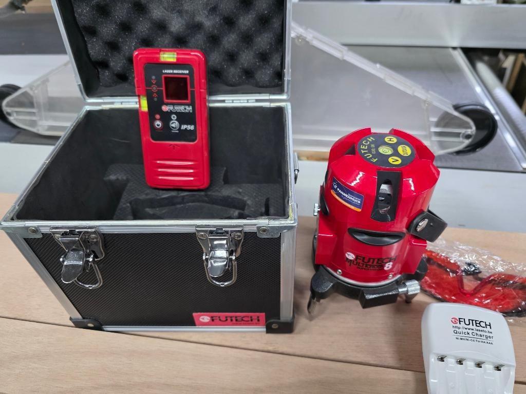 Kruislijnlaser Futech multicross 8 met ontvanger!!, Doe-het-zelf en Verbouw, Meetapparatuur, Ophalen, Zo goed als nieuw, Overige meters