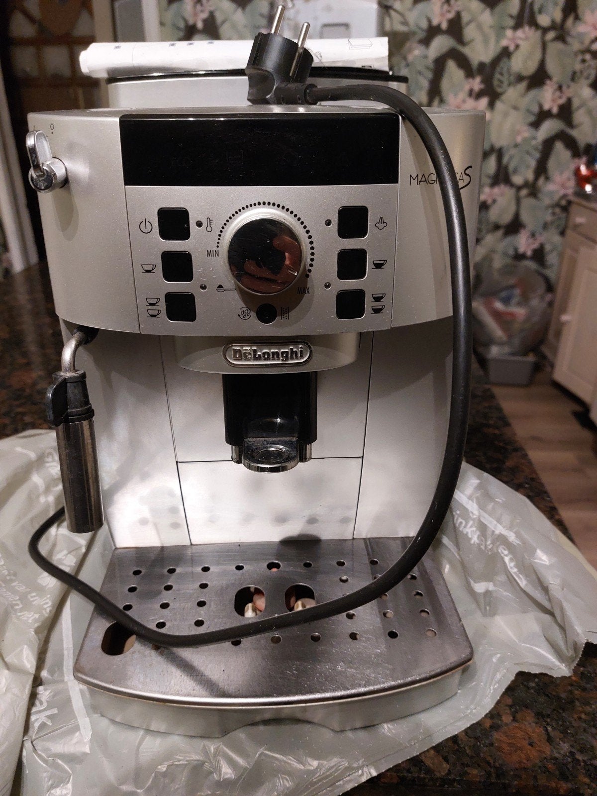 Delongi apparaat, Gebruikt, 10 kopjes of meer, Koffiemachine, Koffiebonen