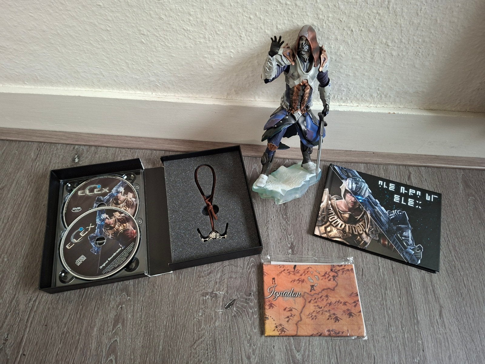 ELEX Mage Figure + game + artwork, Verzamelen, Poppetjes en Figuurtjes, Ophalen of Verzenden, Zo goed als nieuw