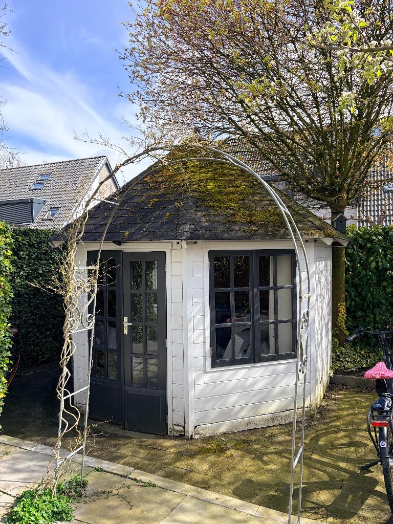Gratis Tuinhuis met elektrisch Rolluik, Tuin en Terras, Ophalen, Tuinhuis, 250 tot 500 cm, 2 ramen