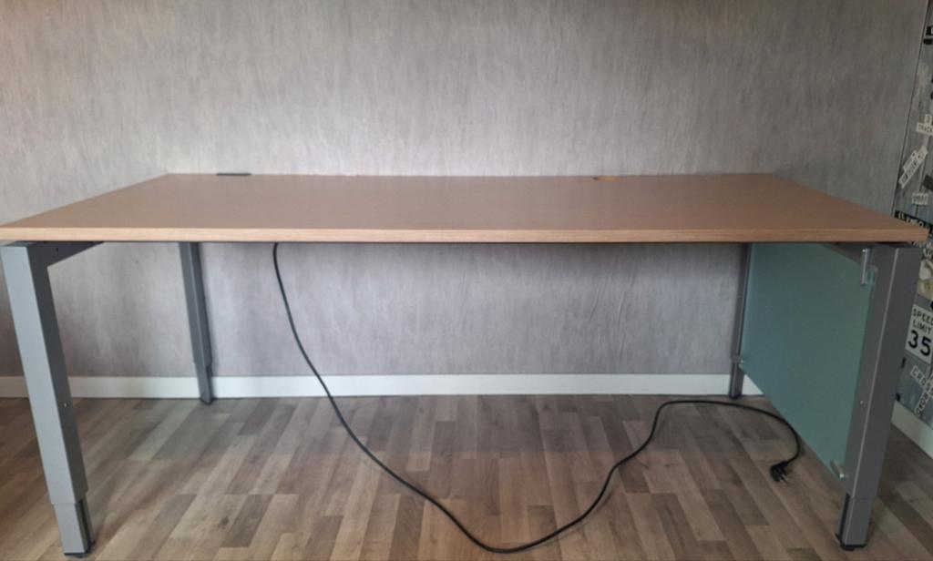 Bureau 180x80cm met stekkerdoos en kabelmanagement, Huis en Inrichting, Ophalen, Gebruikt, Hout, 180 cm