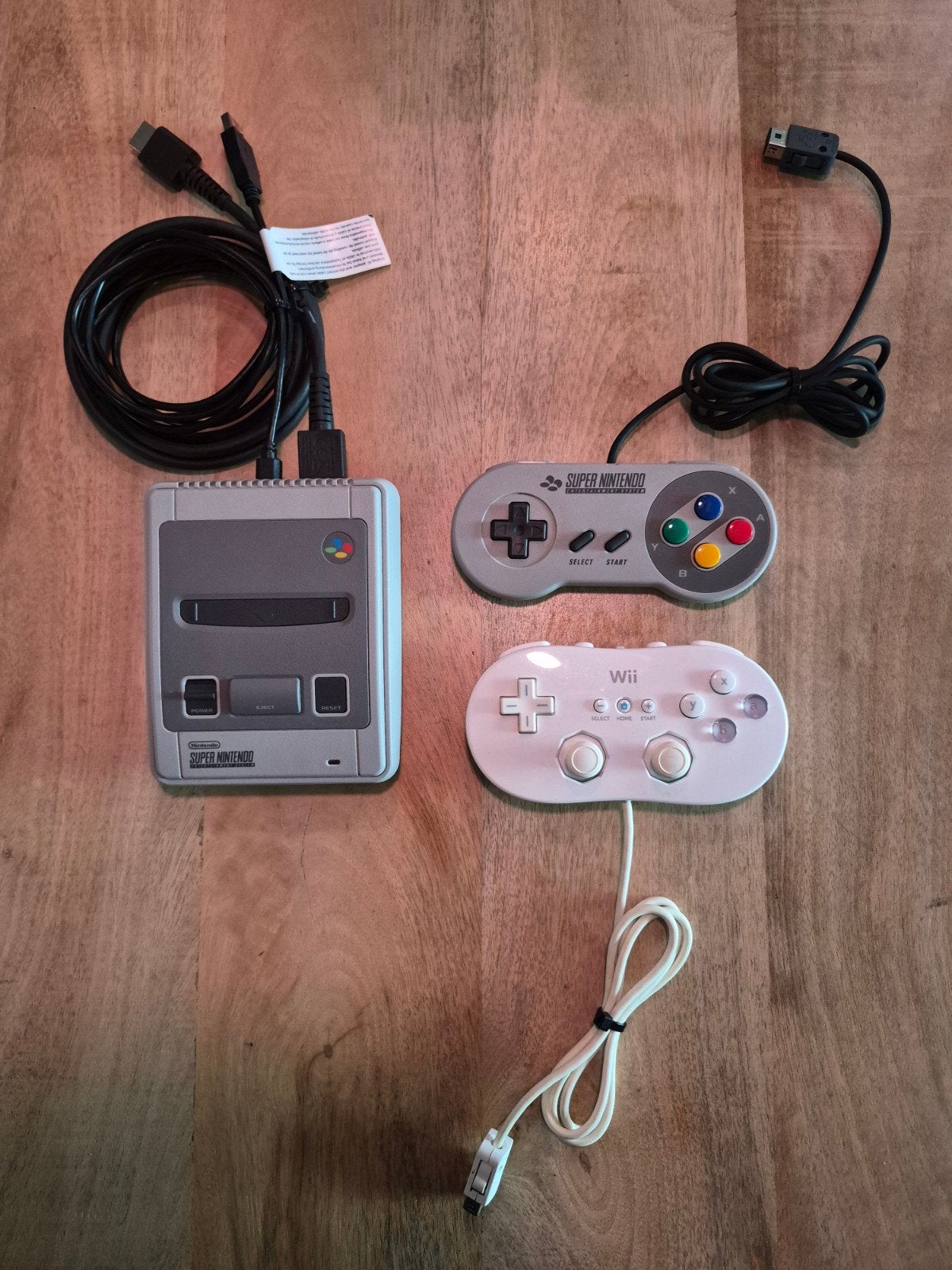 Super Nintendo Classic Mini met 2 controllers, Spelcomputers en Games, Ophalen of Verzenden, Zo goed als nieuw, Met 2 controllers