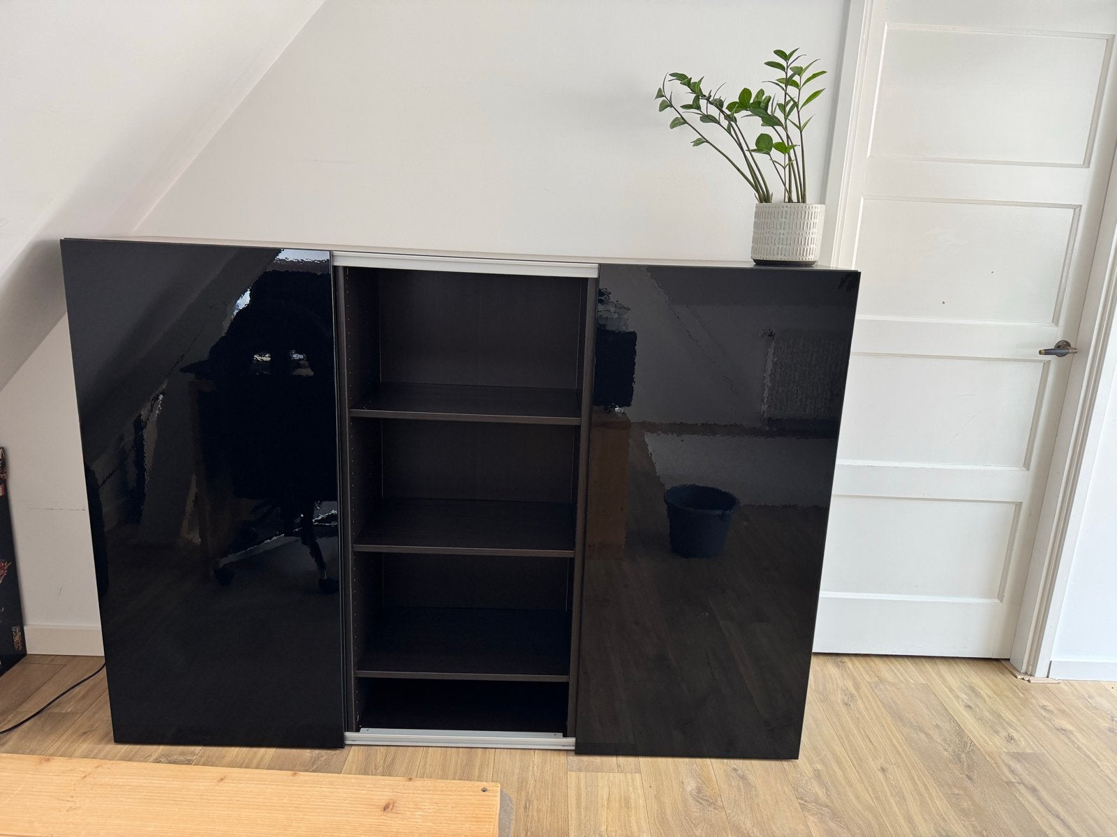 IKEA Besta Schuifdeurkast Zwart Hoogglans - 180x128x40cm, Ophalen, Gebruikt