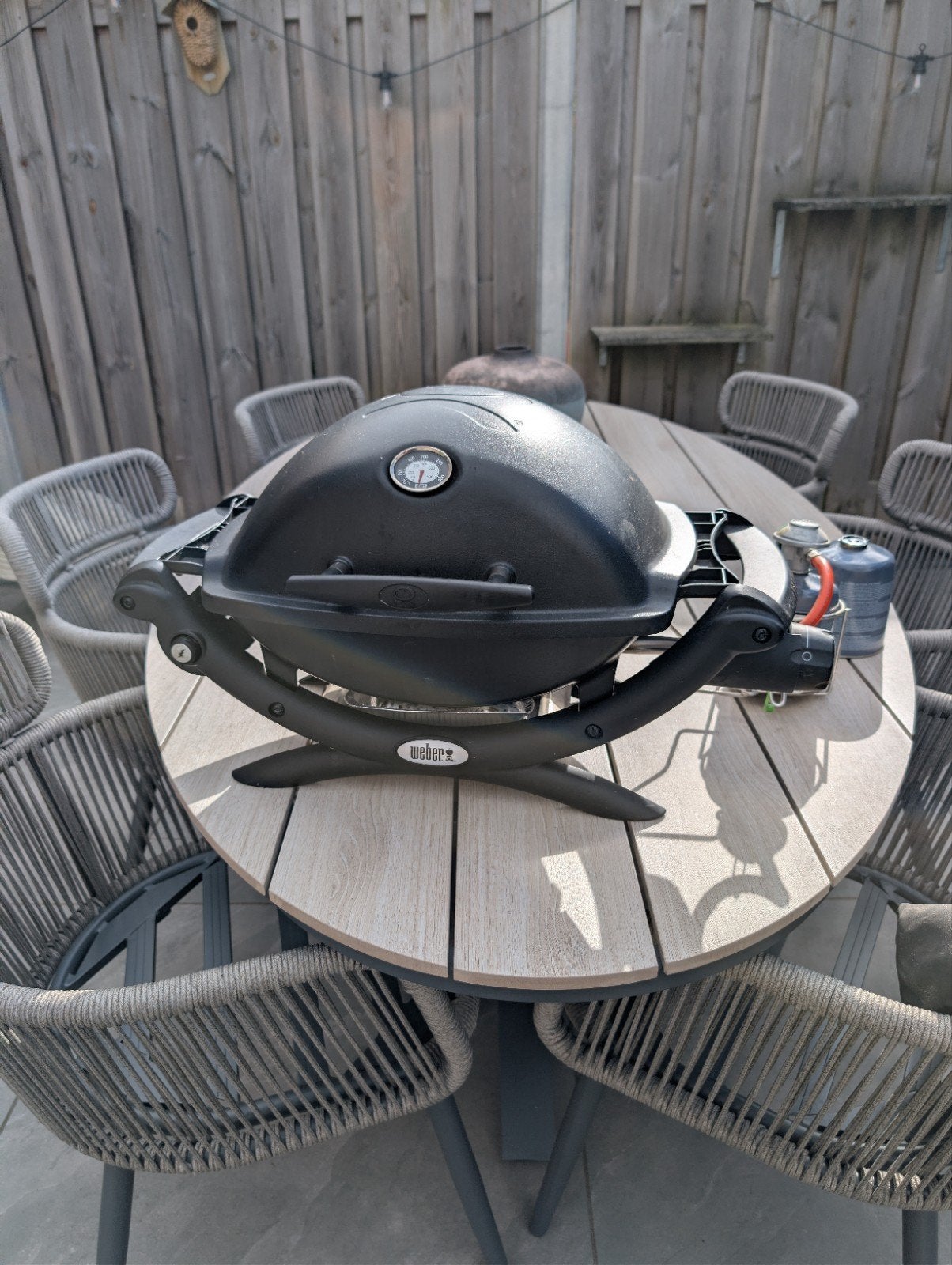 Weber Q 1200 gasbarbecue met hoes en 2 gasflesjes, Ophalen, Gebruikt, Weber gas bbq.