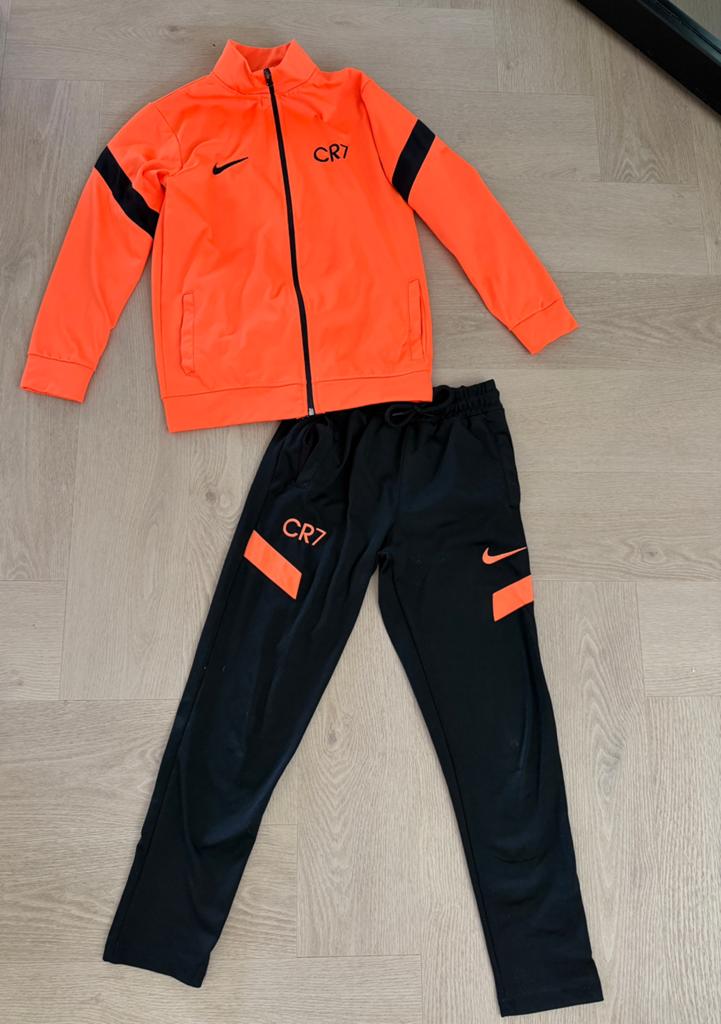 Trainingspak cr7 ronaldo maat 140-146, Ophalen, Zo goed als nieuw, Jongen of Meisje, Sport- of Zwemkleding