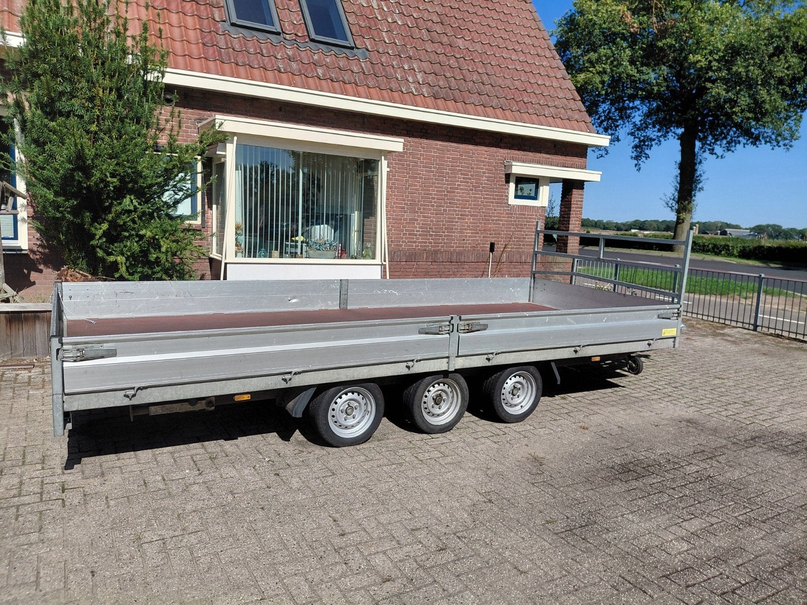 Hapert plateauwagen  3 as 1500 kg  bj 2022, Ophalen