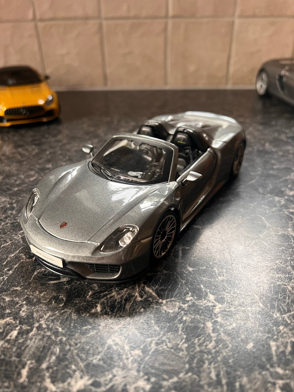 Burago Porsche 918 Spyder 1:24 Modelauto Grijs, Hobby en Vrije tijd, Modelauto's | 1:24, Ophalen of Verzenden, Zo goed als nieuw
