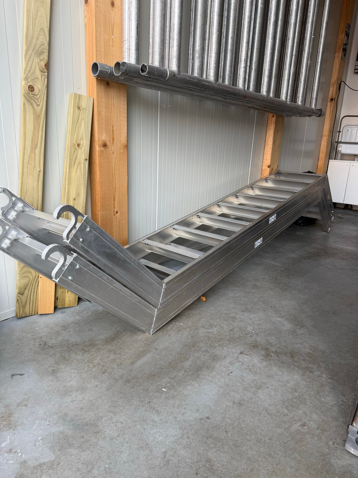 Wixor steiger trappen 2 stuks 250, Ophalen, Nieuw, Trap, 2 tot 4 meter
