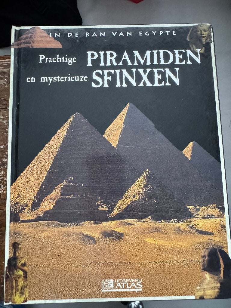 Piramiden en sfinxen, Boeken, Ophalen of Verzenden, 14e eeuw of eerder, Zo goed als nieuw, Europa