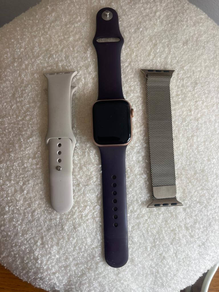 Apple watch SE 40mm rose goud, Sieraden, Tassen en Uiterlijk, Smartwatches, Ophalen of Verzenden, Zo goed als nieuw, Roze, IOS