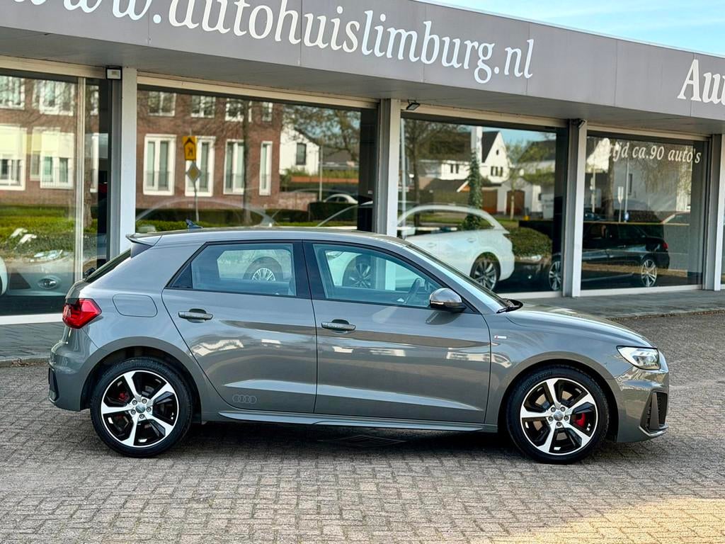 Audi A1 SPORTBACK 40 TFSI S Line edition one|200PK|Virtual C, 4 cilinders, 1984 cc, Leder en Stof, Parkeersensor